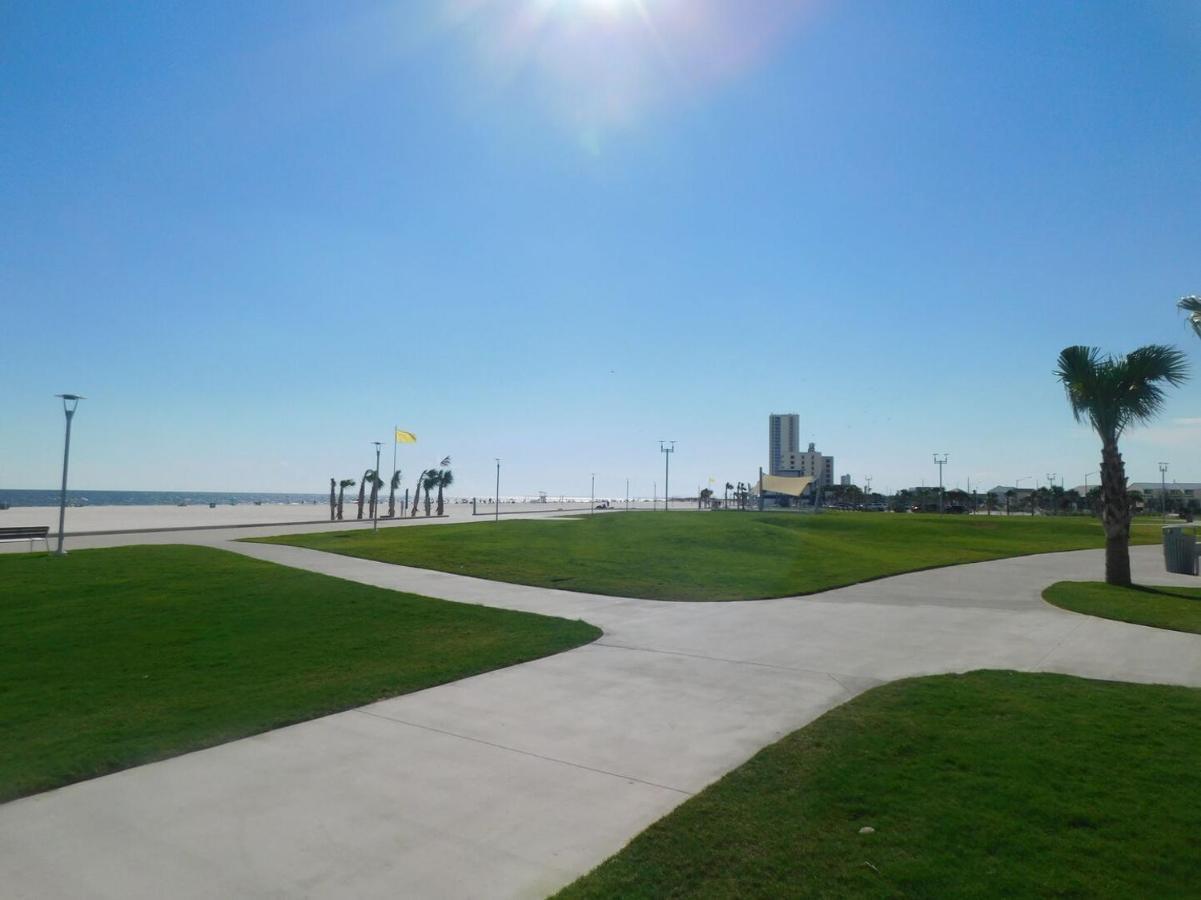 Budget Friendly Condo Perfect For A Romantic Getaway Within Walking Distance To The Beach! Gulf Shores Luaran gambar